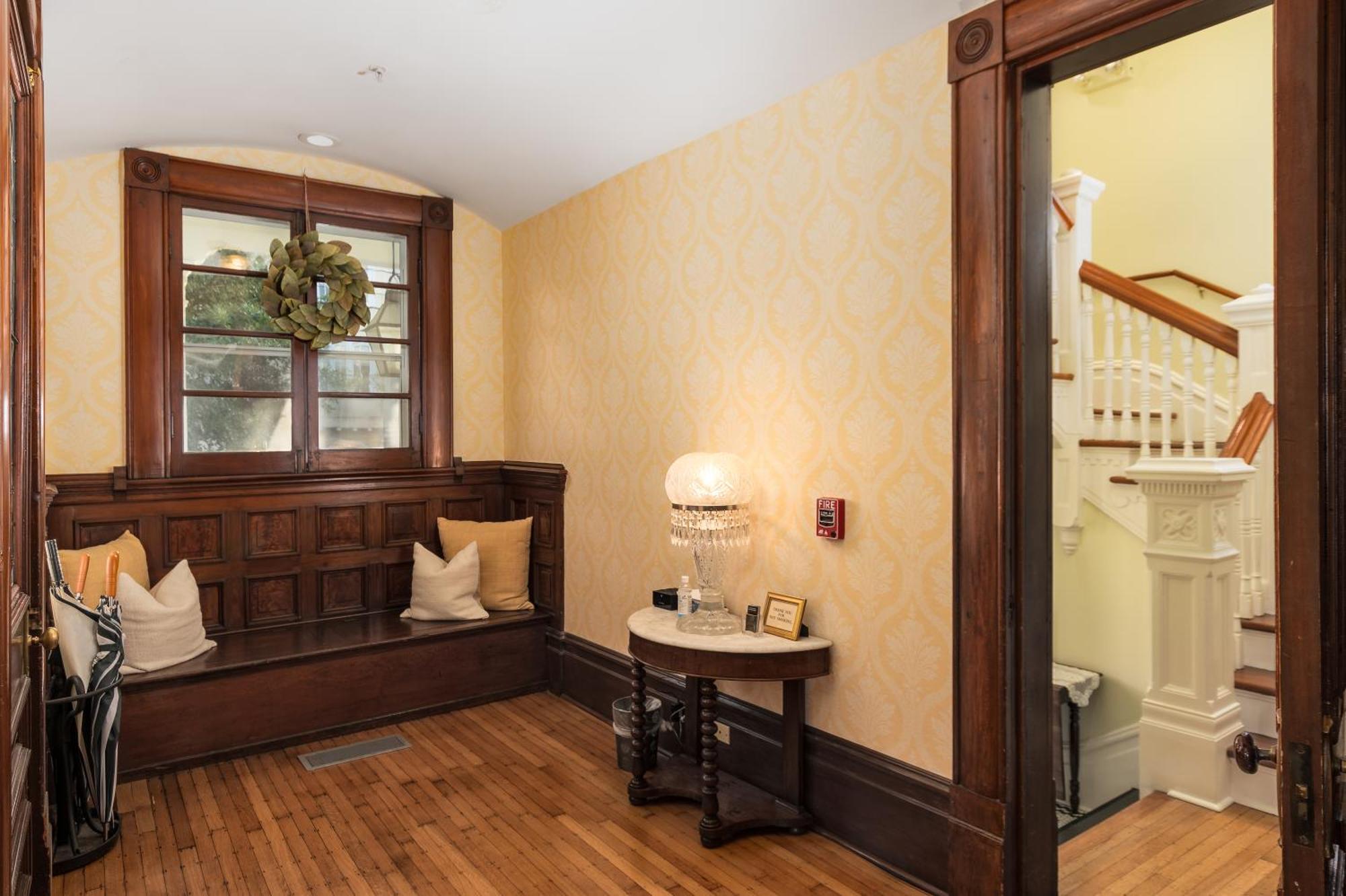 Grand Victorian Bed & Breakfast 3*